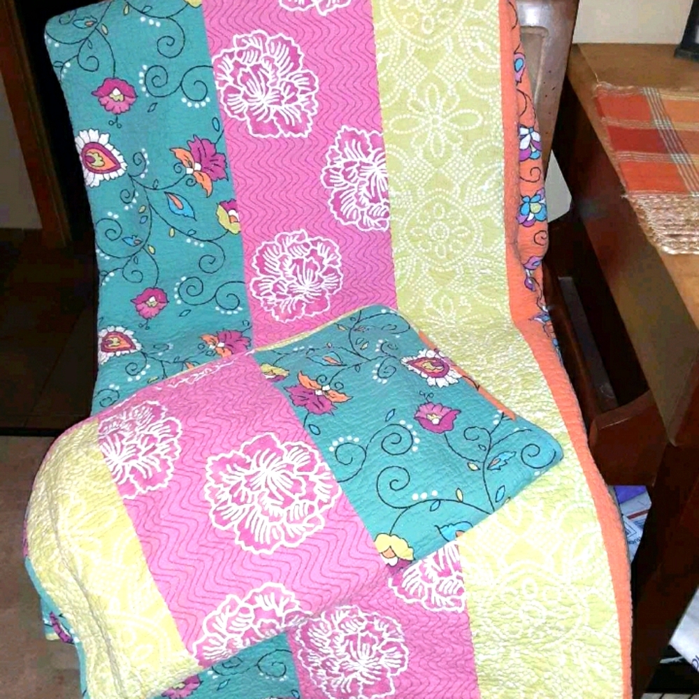 Twin/XL paisley floral muticolored bed quilt &sham
